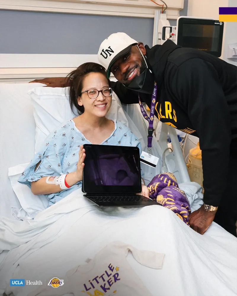 九游下载-社区关怀！东詹率全队到医院看望病患，湖人官方分享现场照